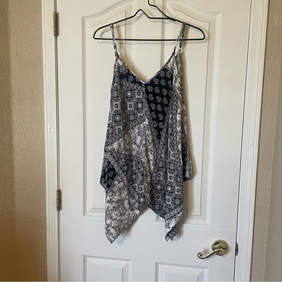 2 for 1.  Lot of two handkerchief hem high neck halter tops sz L paisley EUC - Picture 9 of 11